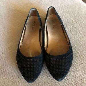 Vionic pointed toe black flat